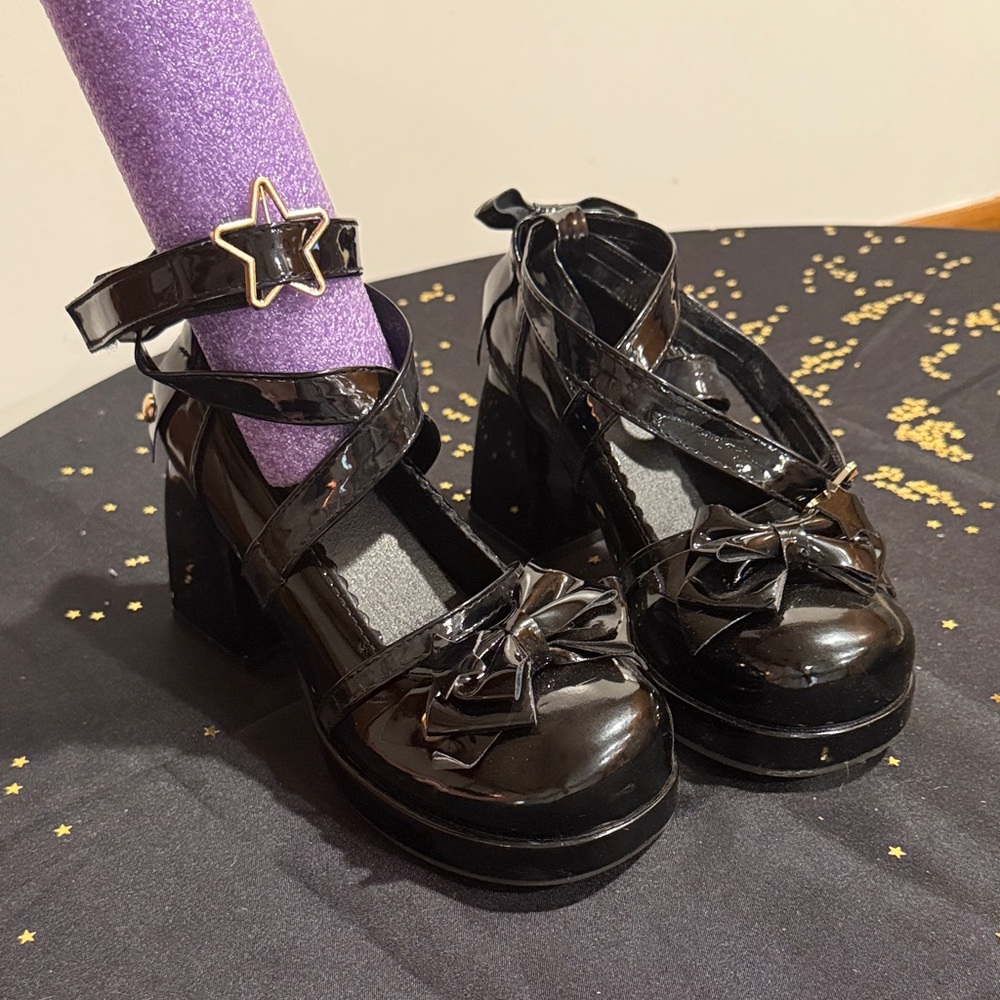 Black Patent Leather Women's Shoes with Bow Detail